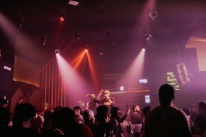 Casas de shows promovem eventos de pagode e sertanejo em Fortaleza no pós-carnaval