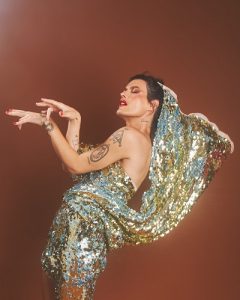 Filipe Catto e Jocasta se apresentam no Cineteatro São Luiz