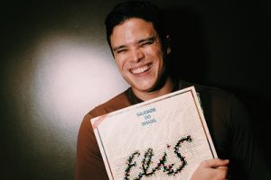 Marcos Lessa canta Elis Regina no Teatro RioMar Fortaleza