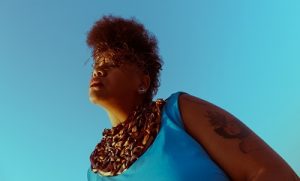 Roberta Kaya apresenta o show “Negrazúmbida” no Cineteatro São Luiz