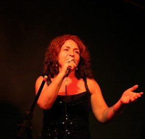 Projeto Jazz em Cena recebe a cantora francesa Manu Le Prince