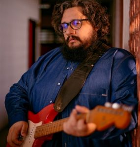 Berg Menezes canta Los Hermanos no Teatro Dragão do Mar