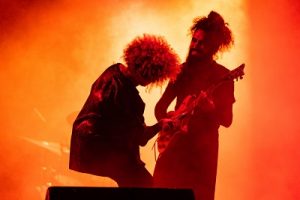 Banda Procurando Kalu celebra 10 anos do primeiro show autoral em temporada no Hub Cultural Porto Dragão