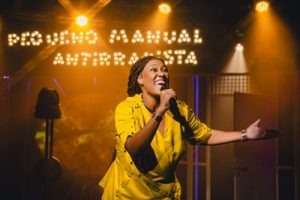 Espetáculo “Pequeno Manual Antirracista” na Caixa Cultural Fortaleza