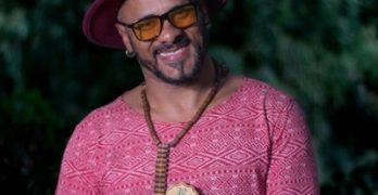 Marcos Catarina homenageia Vander Lee com show no Teatro Chico Anysio