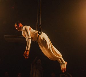 Espetáculo “Há algo a perceber na ternura enganada em preces fatigadas” no Teatro Universitário