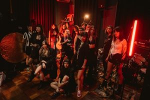 Documentário conta histórias dos bastidores de mulheres no rock de Belo Horizonte