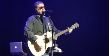 Banda Catedral revisita 36 anos de sucessos com show em São Paulo