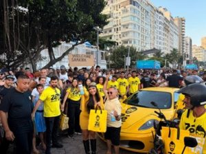 Zé Delivery faz ação com entregas gratuitas em frente ao Copacabana Palace e ativa campanha para o “Todo Mundo no Rio”