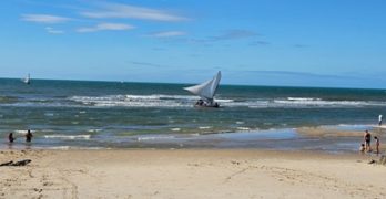 Regata da Caponga segue até domingo com shows e competições